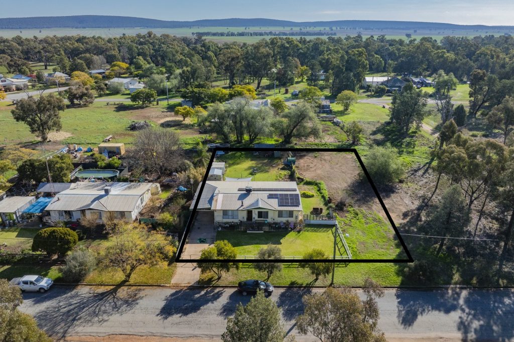 28 Ariah Street, Beckom NSW 2665 - photo 2