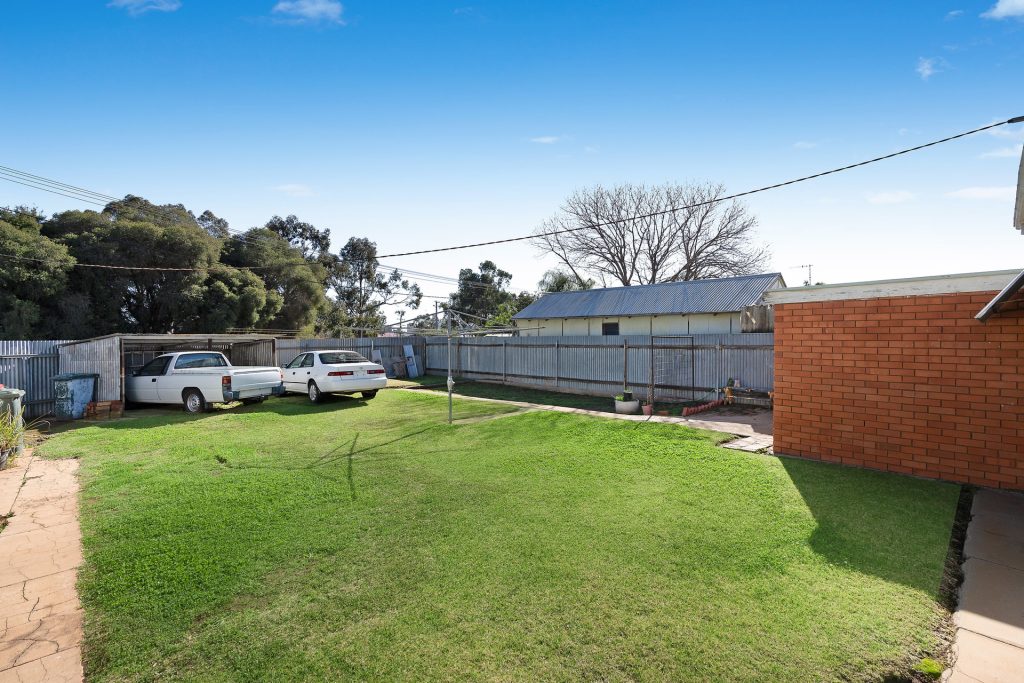 21 Cherry Avenue, Leeton NSW 2705 - photo 14