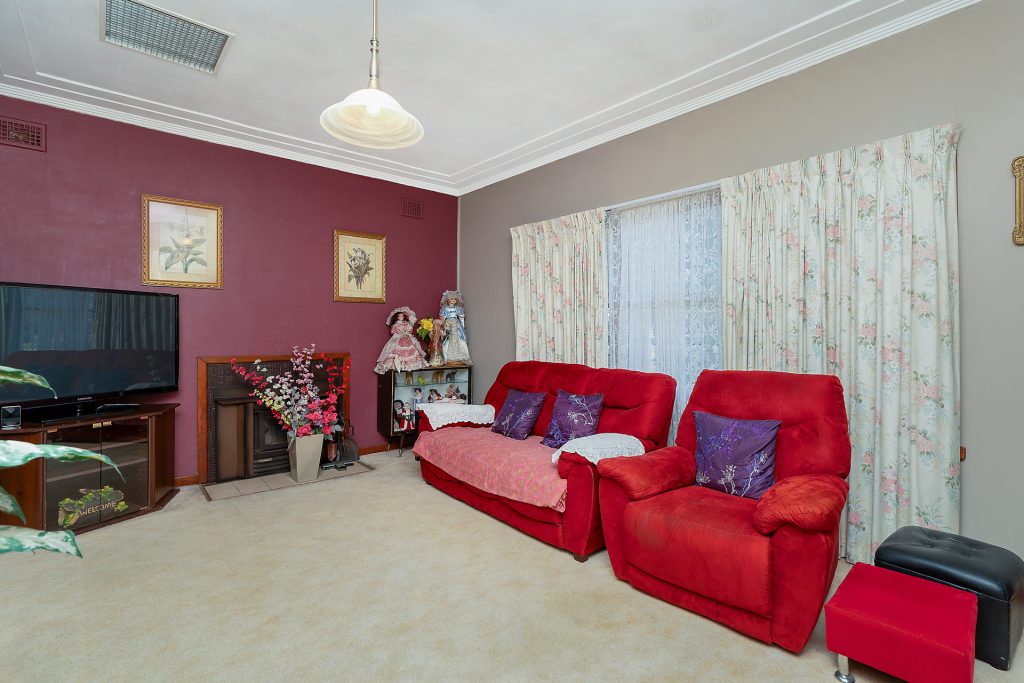 21 Cherry Avenue, Leeton NSW 2705 - photo 5