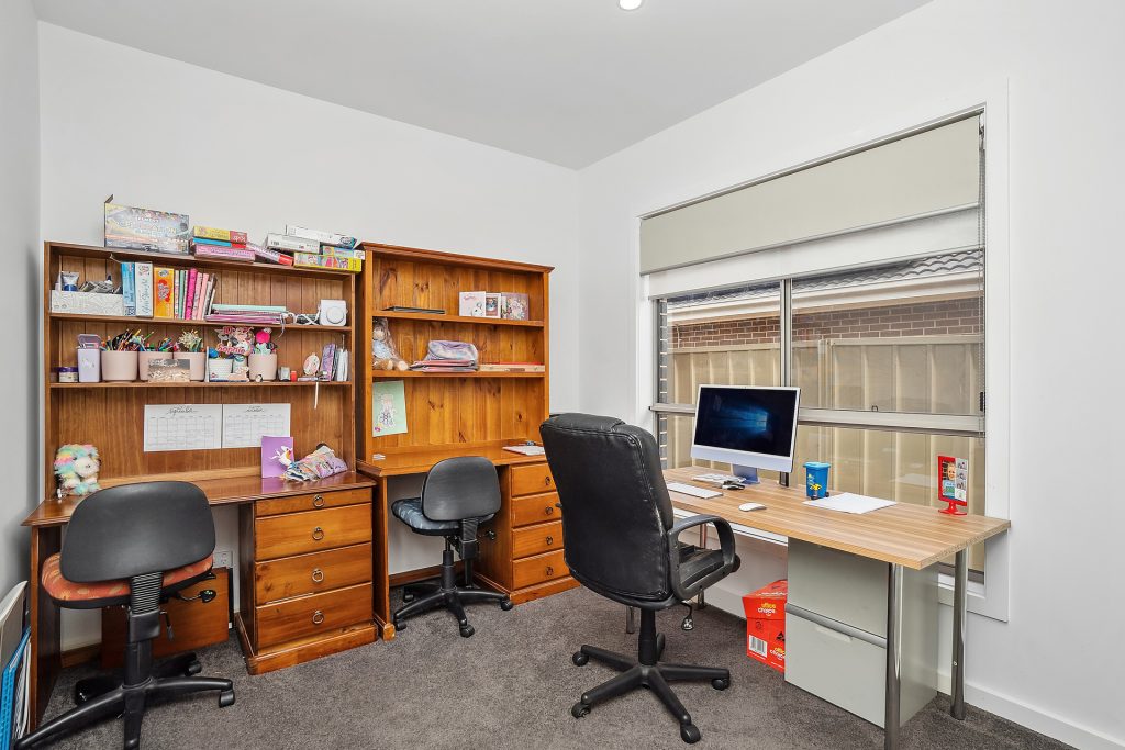 22 Carrington Drive, Leeton NSW 2705 - photo 16