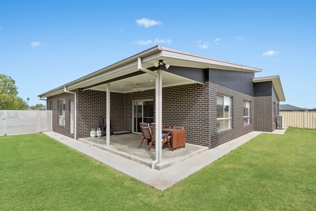 22 Carrington Drive, Leeton NSW 2705 - photo 17