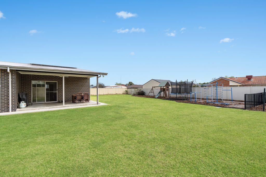 22 Carrington Drive, Leeton NSW 2705 - photo 18