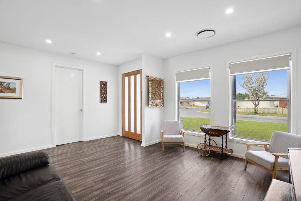 22 Carrington Drive, Leeton NSW 2705 - photo 4