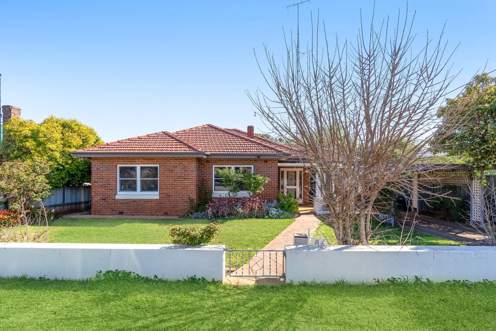 86 Bridges Street, Temora NSW 2666 - photo 2