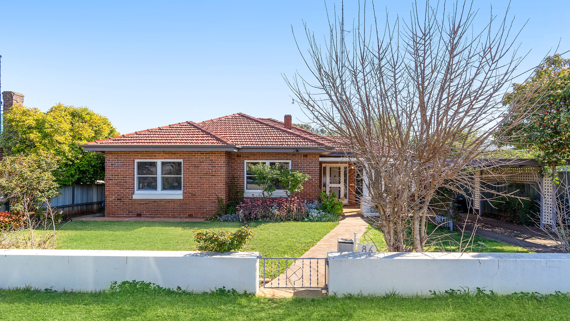 86 Bridges Street, Temora NSW 2666 - photo 2