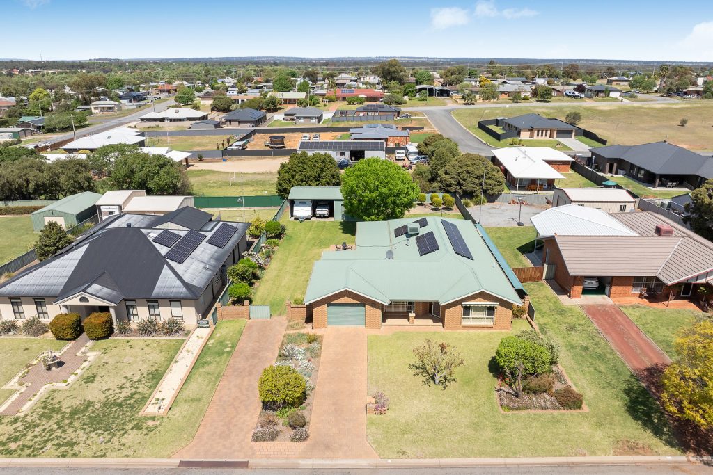 8 Kiesling Drive, Narrandera NSW 2700 - photo 2