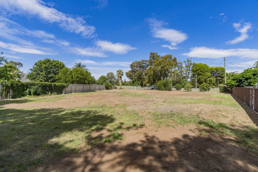 37 Hay Road, Darlington Point NSW 2706 - photo 2