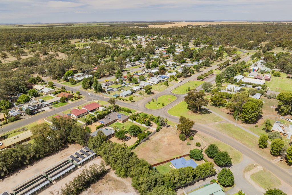 37 Hay Road, Darlington Point NSW 2706 - photo 5