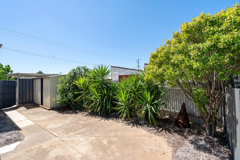 92 Parkes Street, Temora NSW 2666 - photo 11