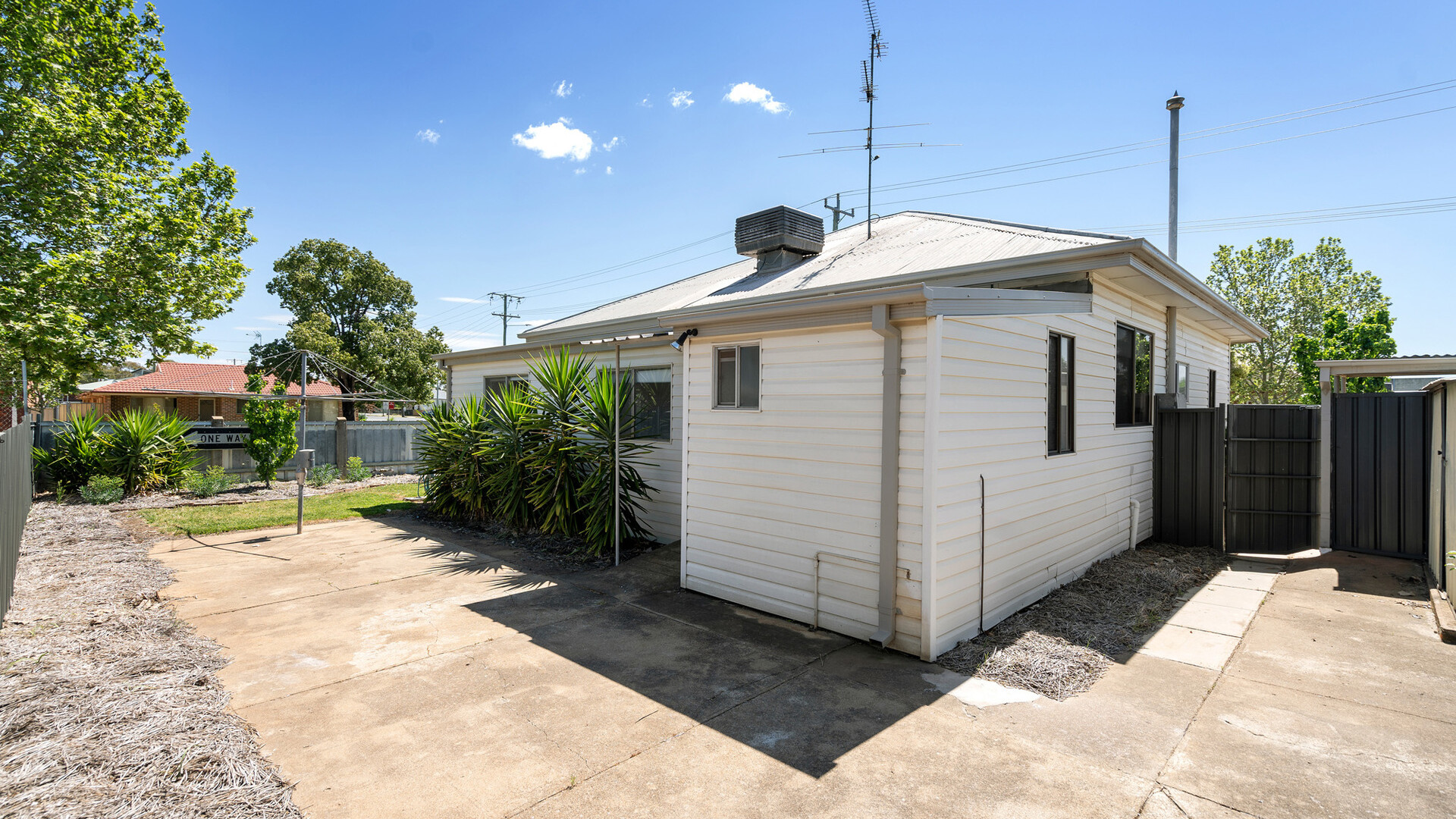 92 Parkes Street, Temora NSW 2666 - photo 22