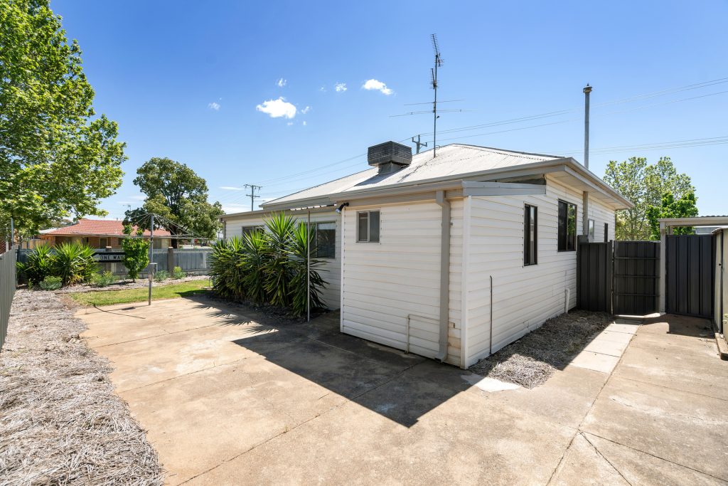 92 Parkes Street, Temora NSW 2666 - photo 4