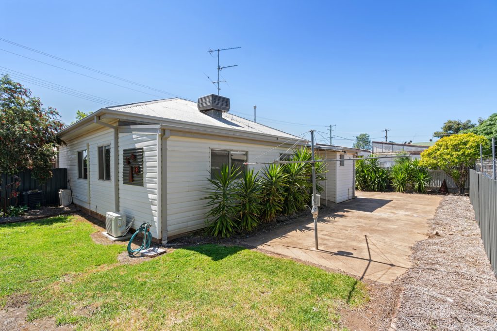 92 Parkes Street, Temora NSW 2666 - photo 9