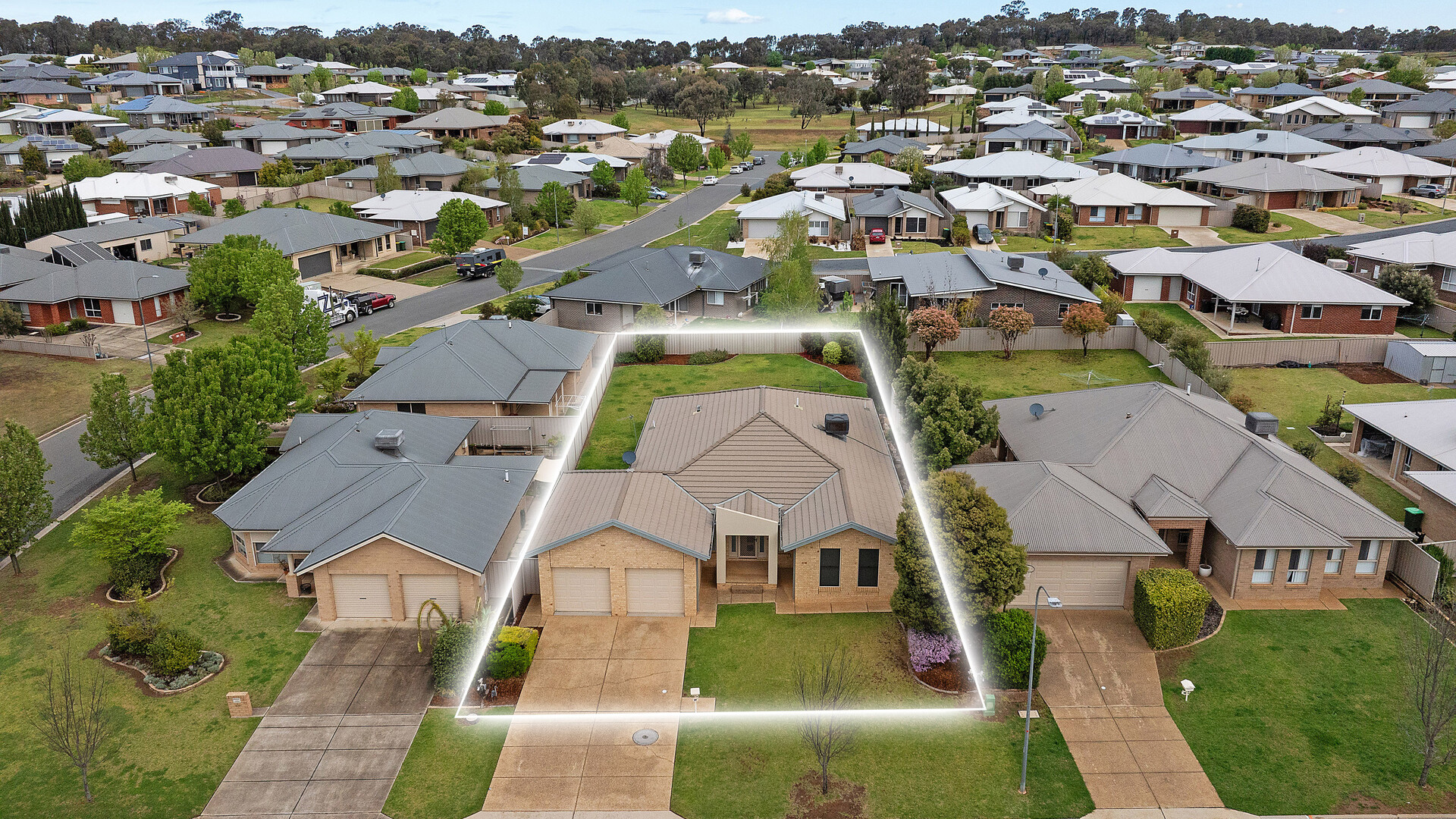 37 Kaloona Drive, Bourkelands NSW 2650 - photo 2