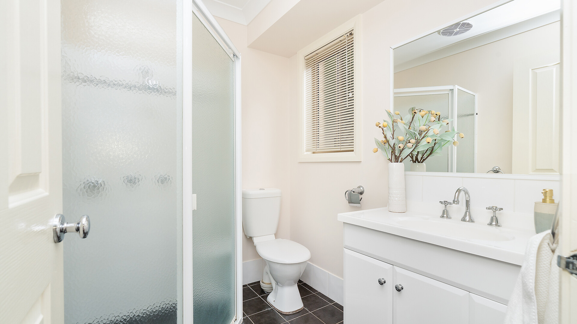 37 Kaloona Drive, Bourkelands NSW 2650 - photo 11