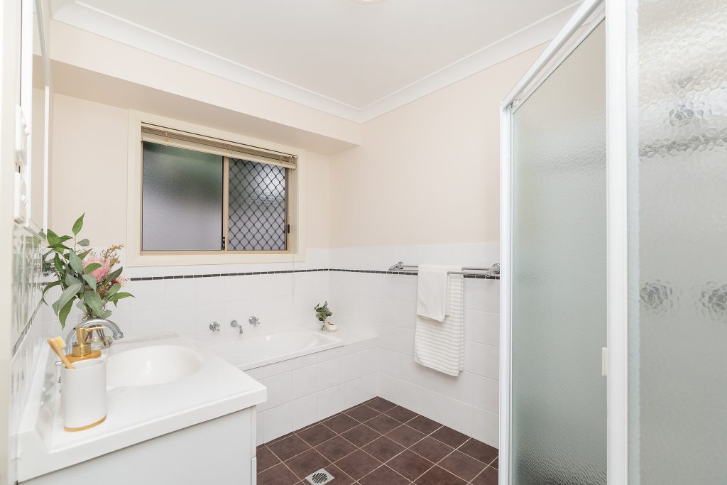 37 Kaloona Drive, Bourkelands NSW 2650 - photo 15