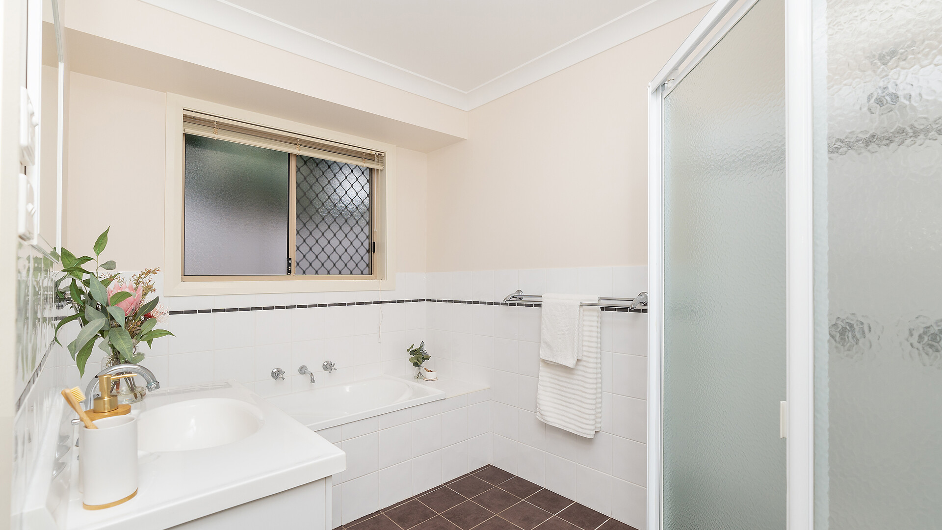 37 Kaloona Drive, Bourkelands NSW 2650 - photo 15