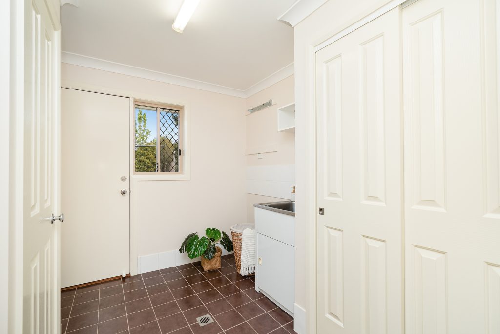 37 Kaloona Drive, Bourkelands NSW 2650 - photo 16