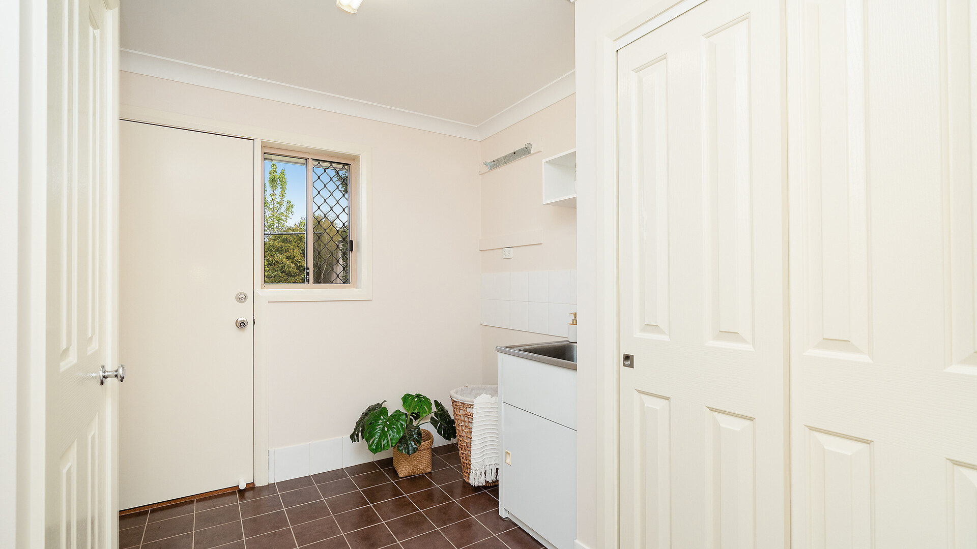 37 Kaloona Drive, Bourkelands NSW 2650 - photo 16