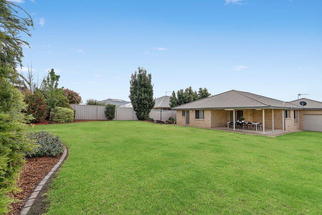 37 Kaloona Drive, Bourkelands NSW 2650 - photo 17