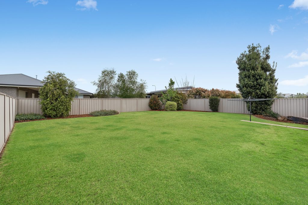 37 Kaloona Drive, Bourkelands NSW 2650 - photo 18