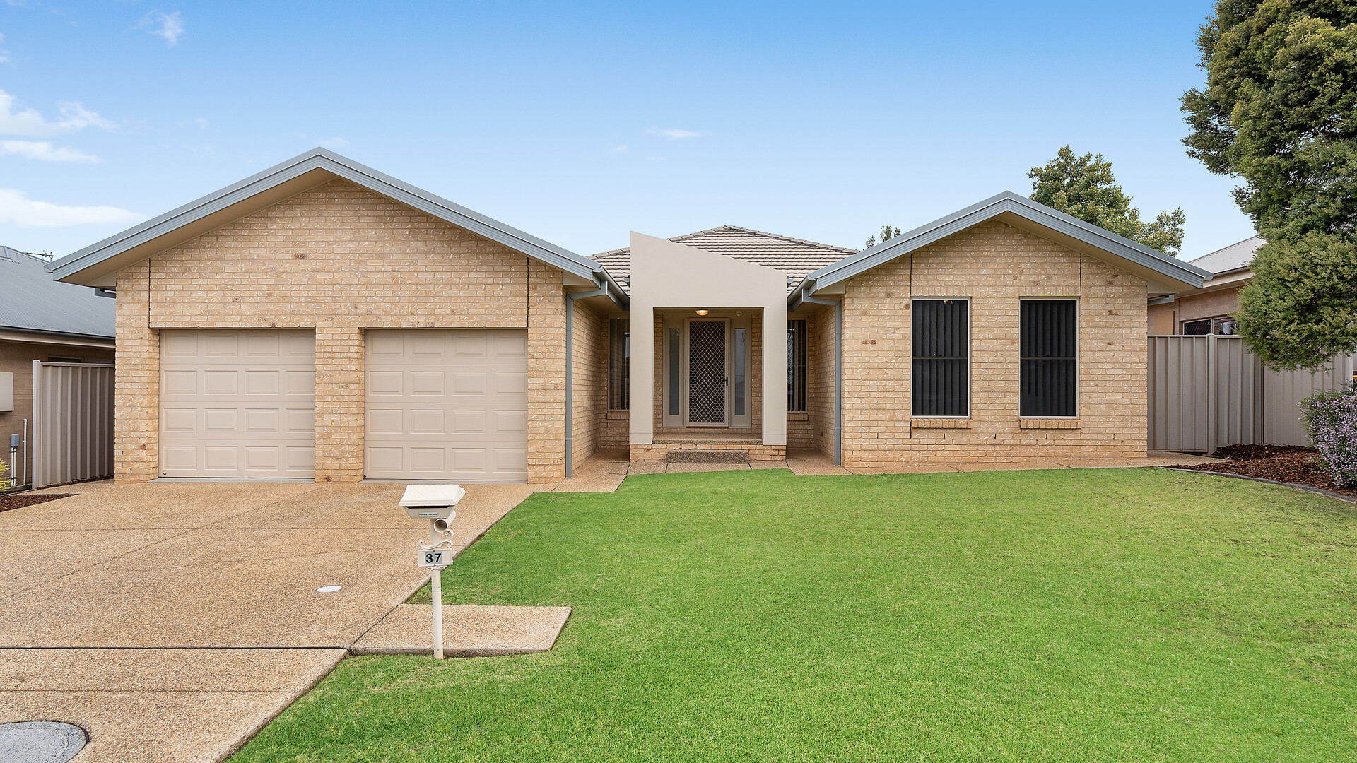37 Kaloona Drive, Bourkelands NSW 2650 - McGrath Riverina
