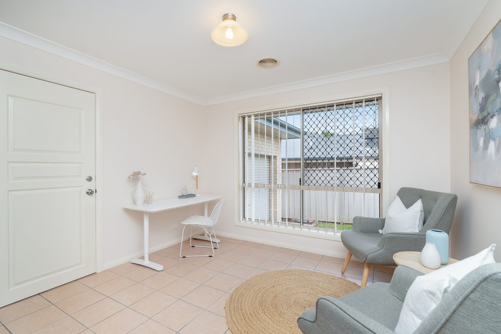 37 Kaloona Drive, Bourkelands NSW 2650 - photo 4