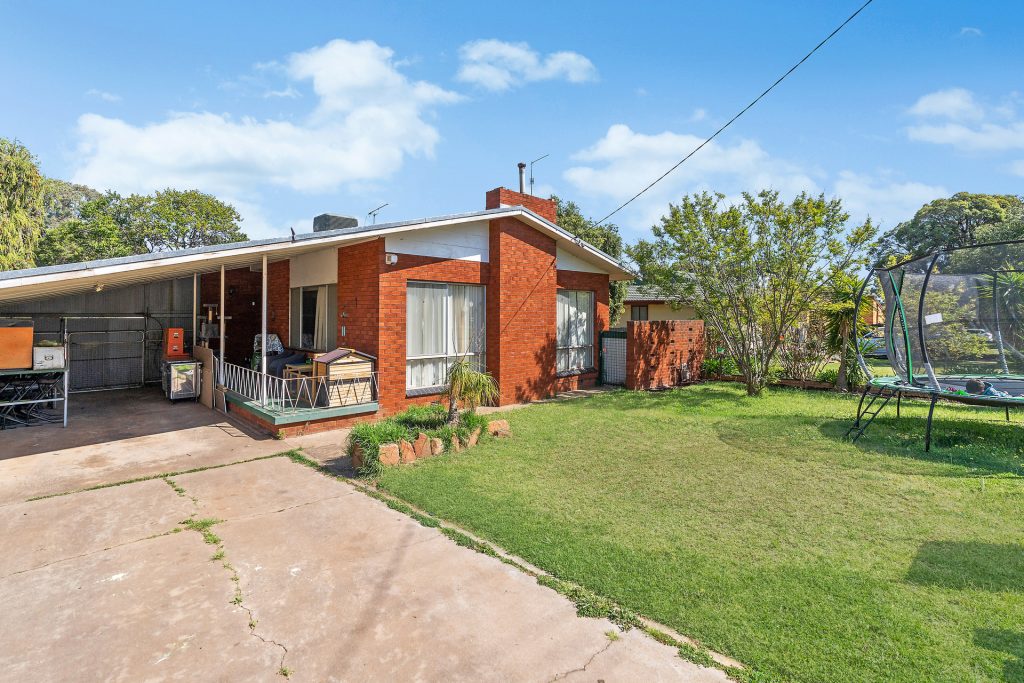 62 Wirilda Street, Leeton NSW 2705 - photo 2