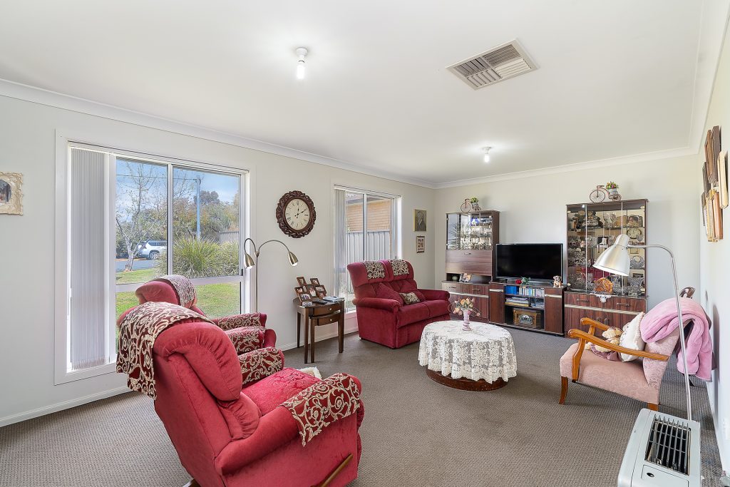 1B Grinton Avenue, Ashmont NSW 2650 - photo 2