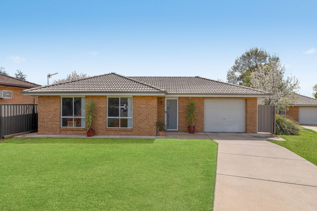 1B Grinton Avenue, Ashmont NSW 2650 - McGrath Riverina