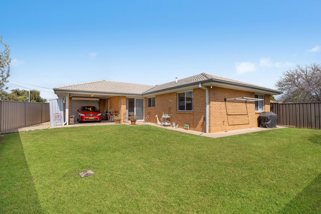 1B Grinton Avenue, Ashmont NSW 2650 - photo 12