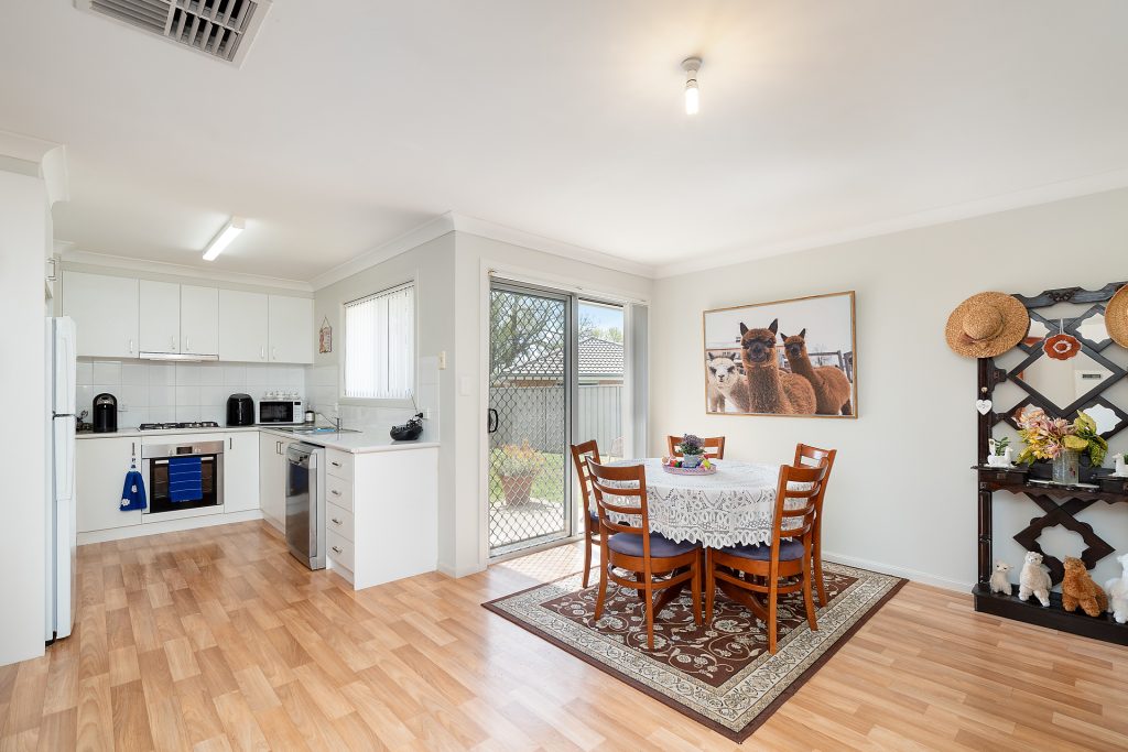 1B Grinton Avenue, Ashmont NSW 2650 - photo 4