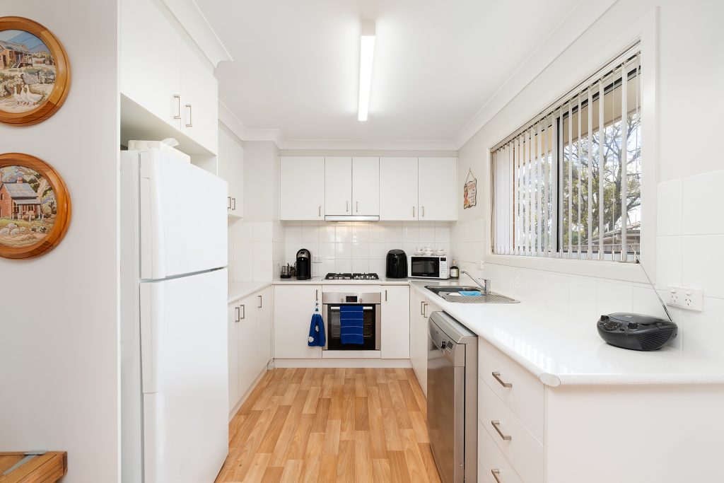 1B Grinton Avenue, Ashmont NSW 2650 - photo 5
