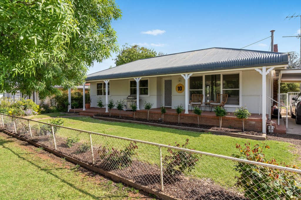 10 Bellevue Street, Temora NSW 2666 - McGrath Riverina