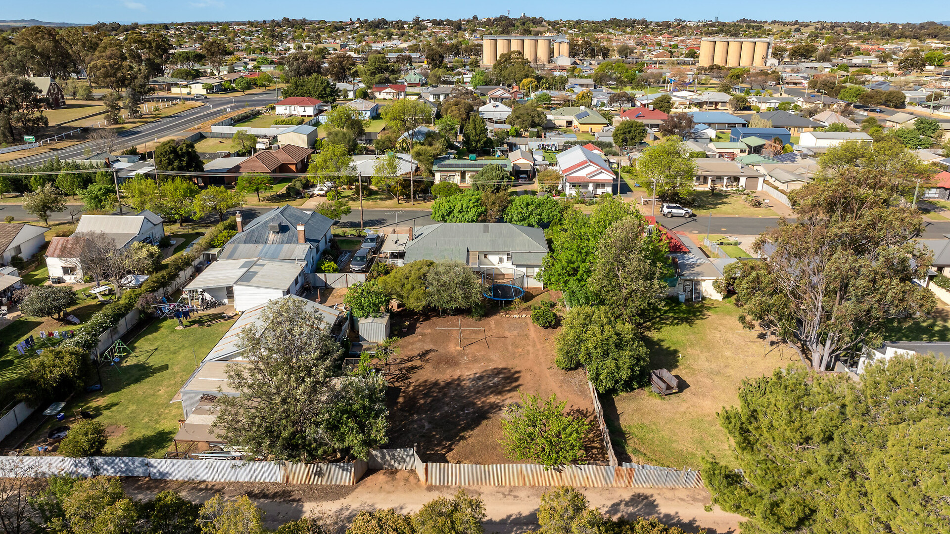 10 Bellevue Street, Temora NSW 2666 - photo 16