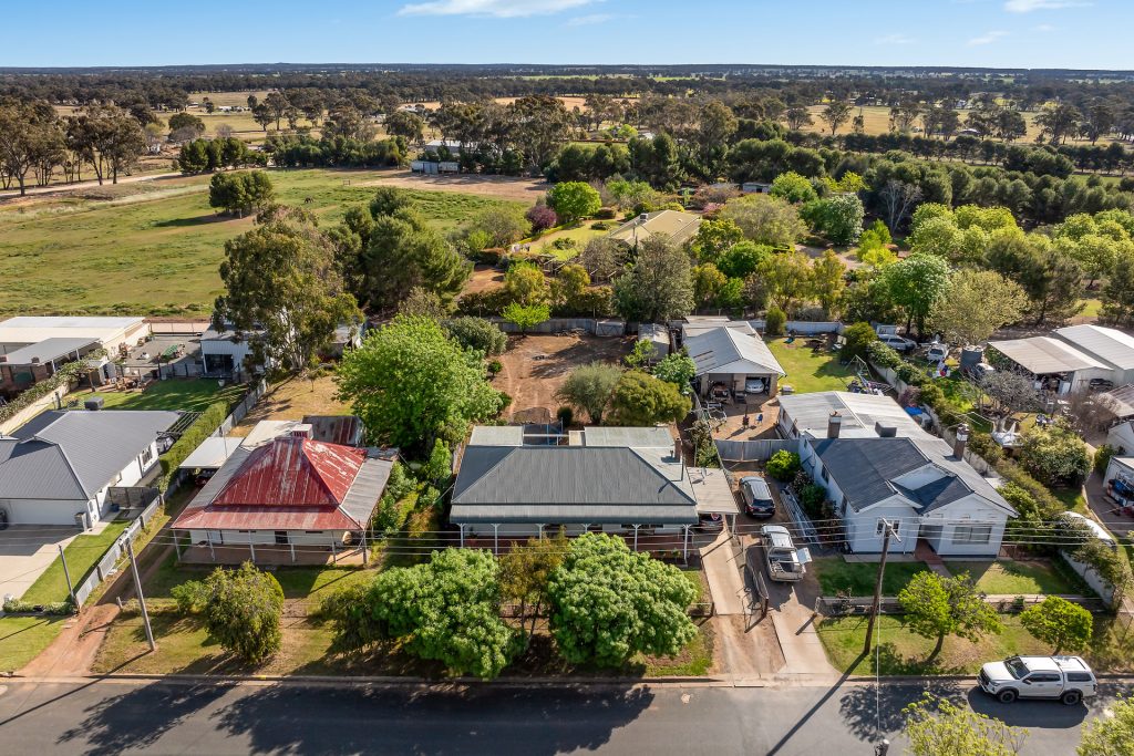 10 Bellevue Street, Temora NSW 2666 - photo 17