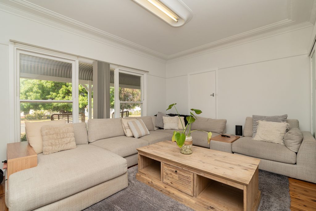 10 Bellevue Street, Temora NSW 2666 - photo 6
