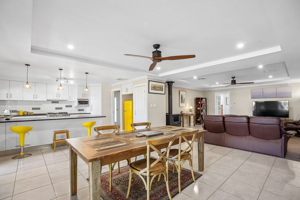 140 Polaris Street, Temora NSW 2666 - photo 2