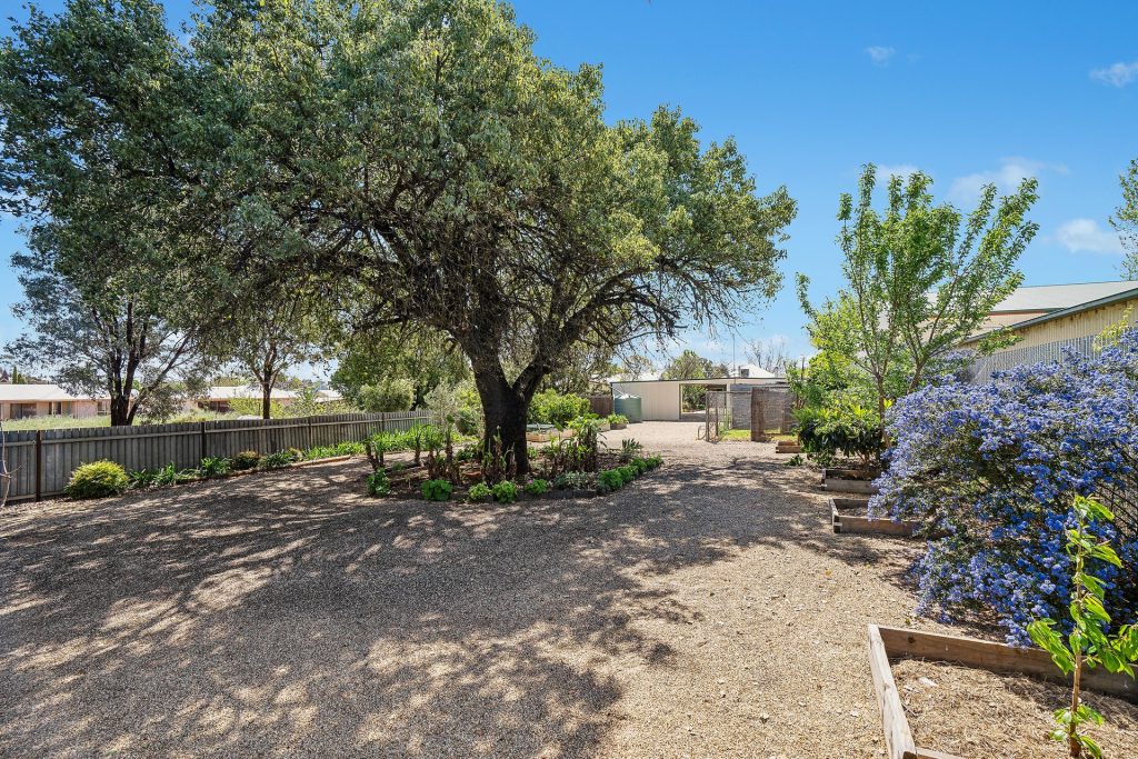 140 Polaris Street, Temora NSW 2666 - photo 20