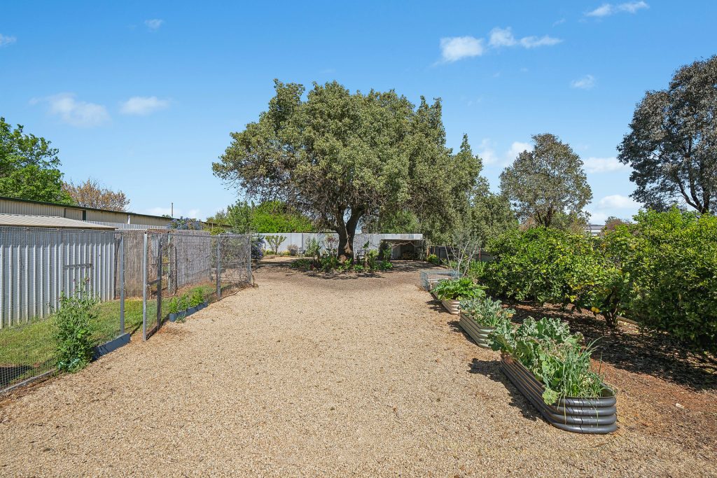 140 Polaris Street, Temora NSW 2666 - photo 21