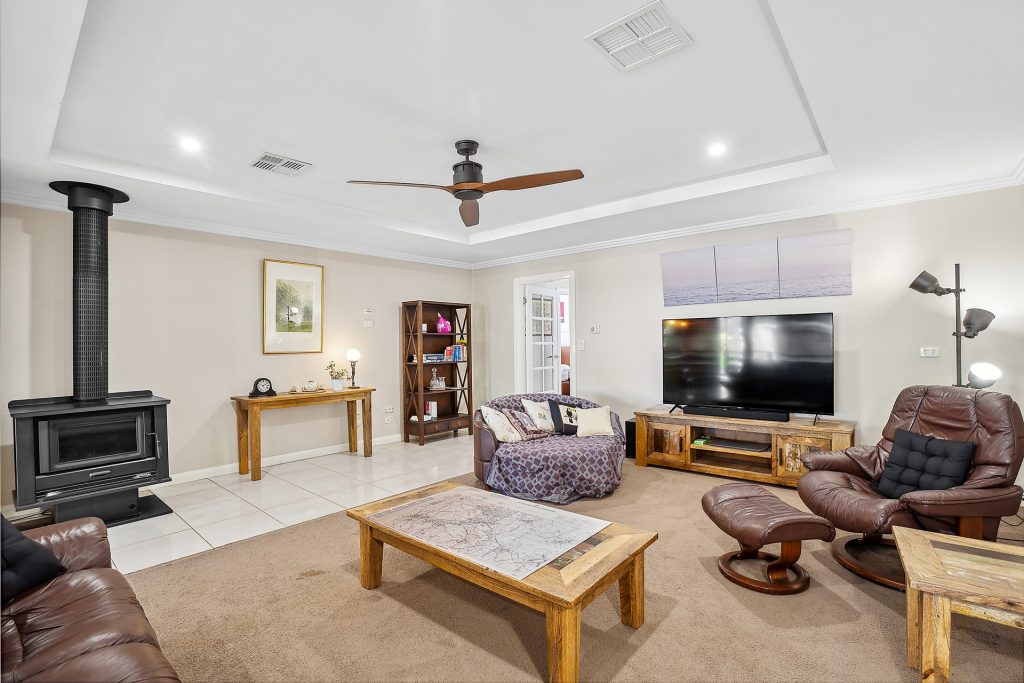 140 Polaris Street, Temora NSW 2666 - photo 5