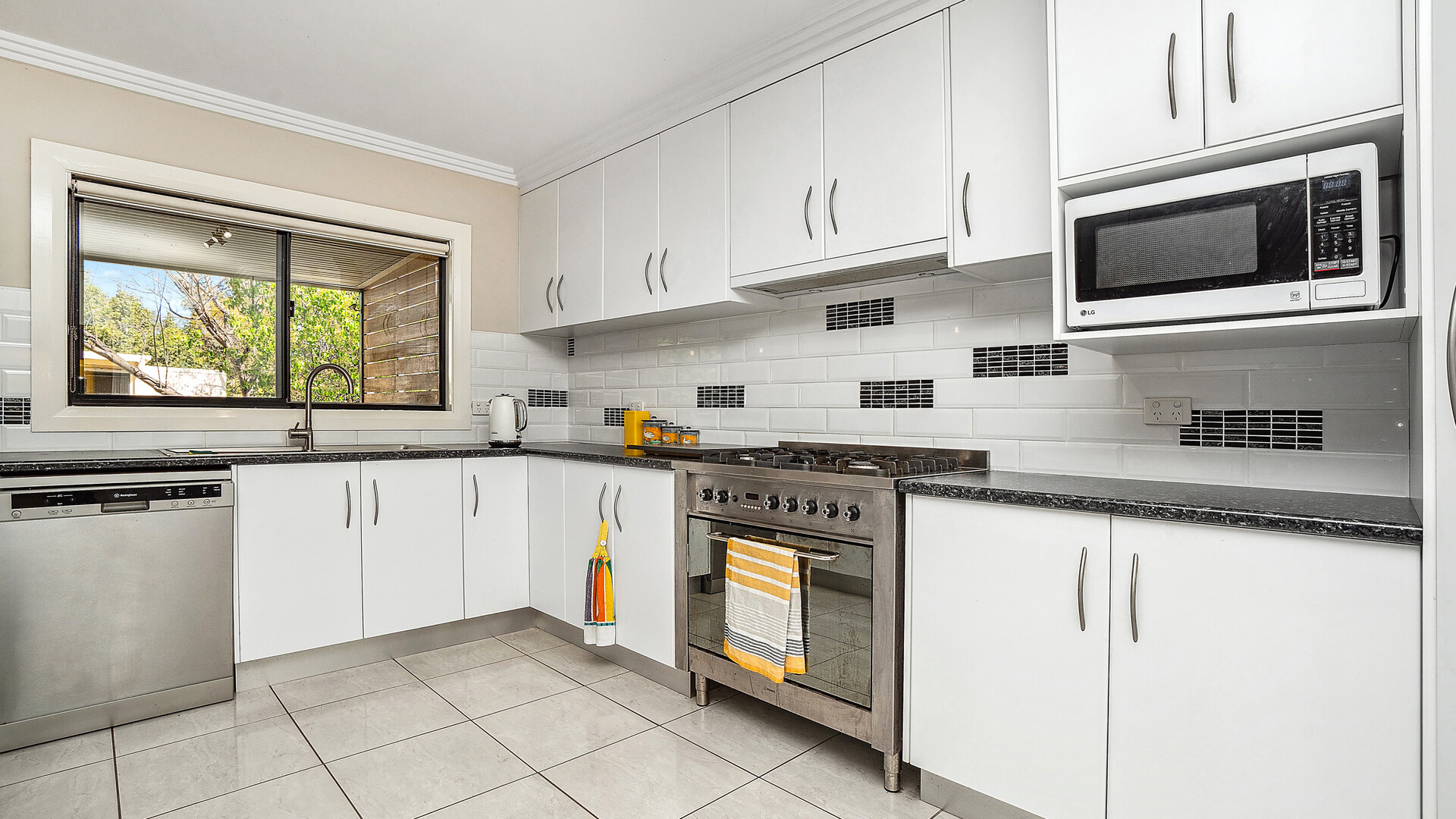 140 Polaris Street, Temora NSW 2666 - photo 8