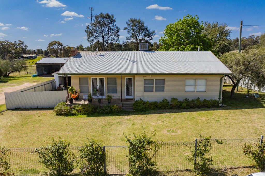 95-101 Watermain Street, Narrandera NSW 2700 - photo 2