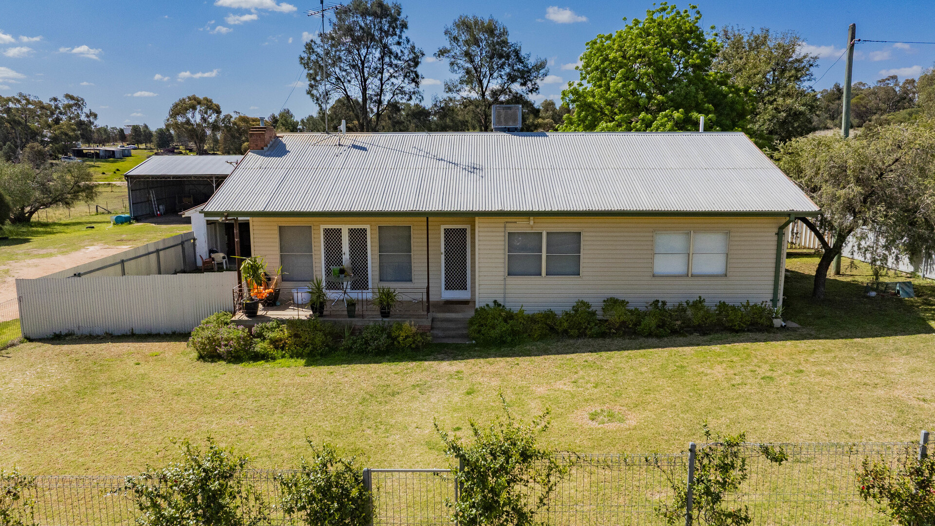 95-101 Watermain Street, Narrandera NSW 2700 - photo 2