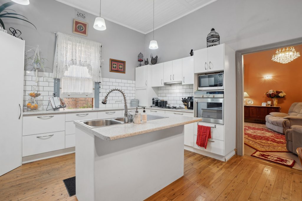 162 Deboos Street, Temora NSW 2666 - photo 11