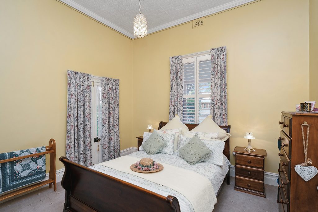 162 Deboos Street, Temora NSW 2666 - photo 15
