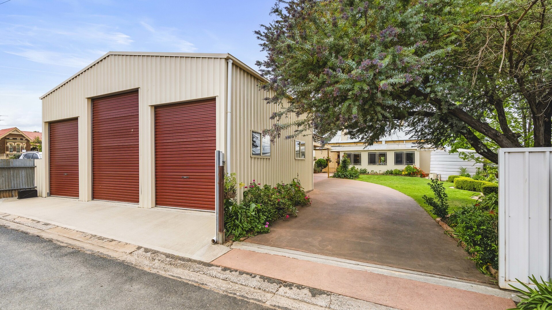 162 Deboos Street, Temora NSW 2666 - photo 4