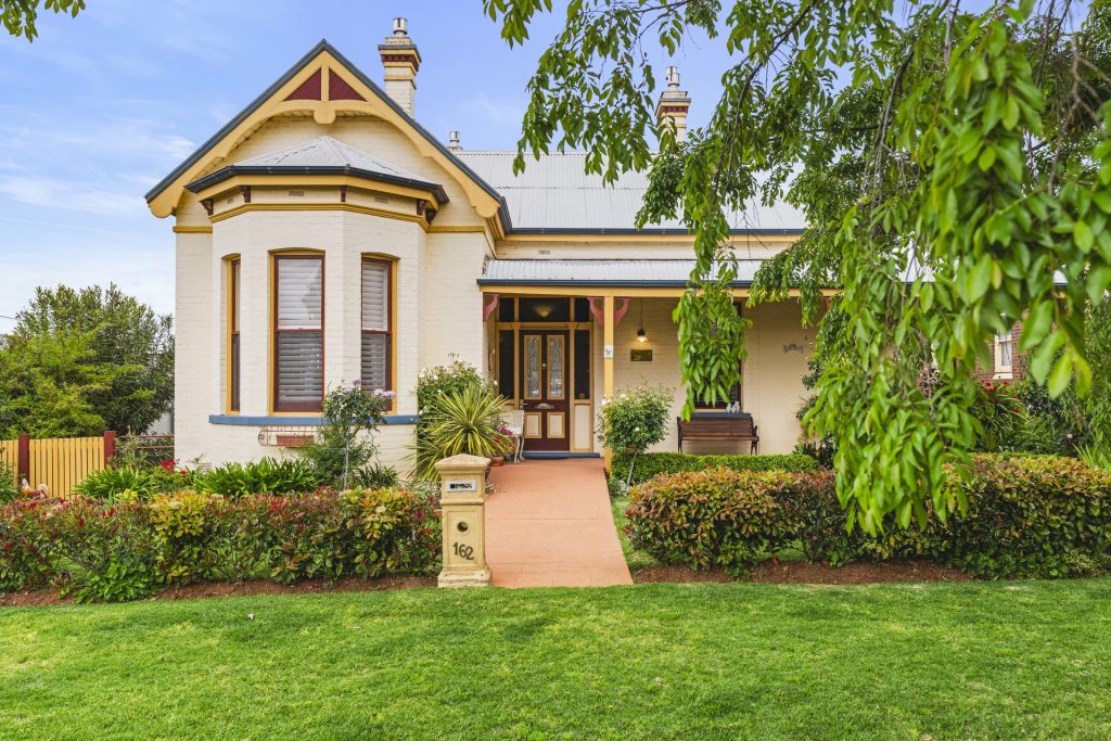 162 Deboos Street, Temora NSW 2666 - photo 5