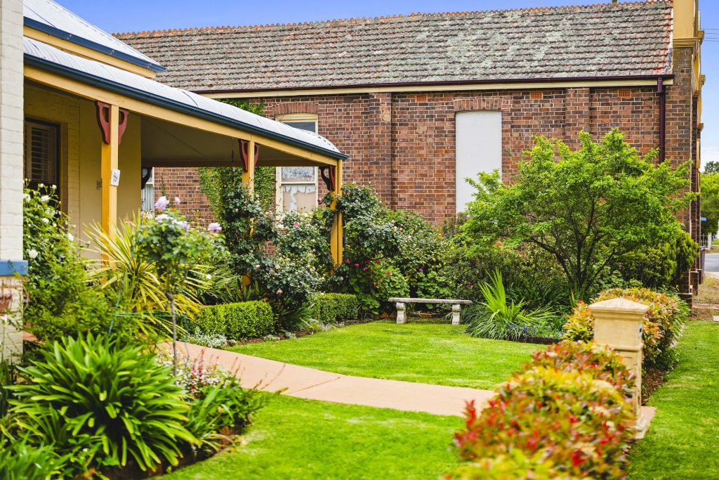 162 Deboos Street, Temora NSW 2666 - photo 6