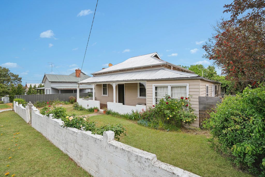 16 Willans Street, Narrandera NSW 2700 - photo 2