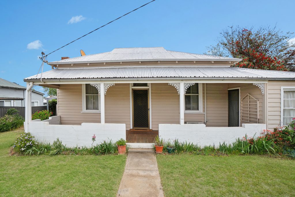 16 Willans Street, Narrandera NSW 2700 - McGrath Riverina